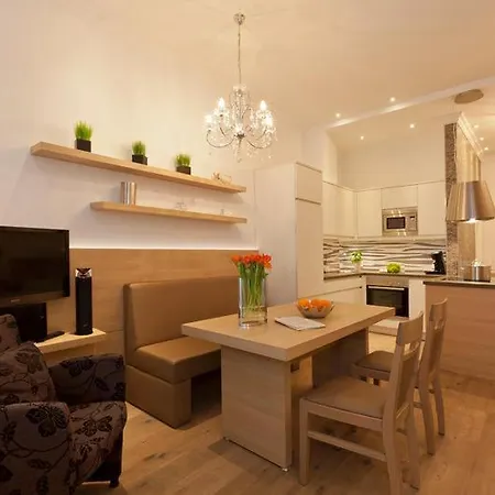 Vie 1 Apartment *